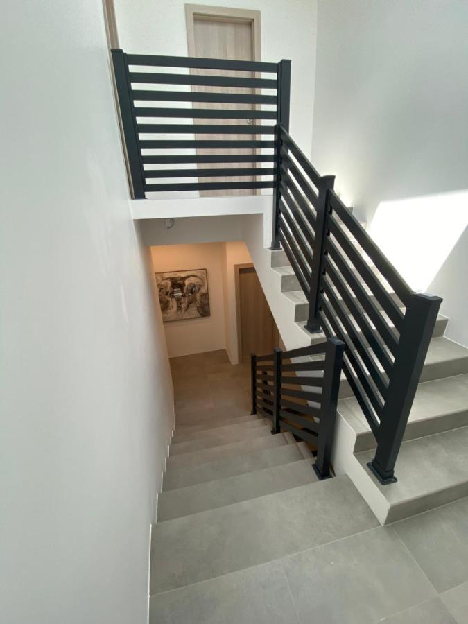Apartmani Kumenat 比奥格勒·纳·莫鲁 外观 照片