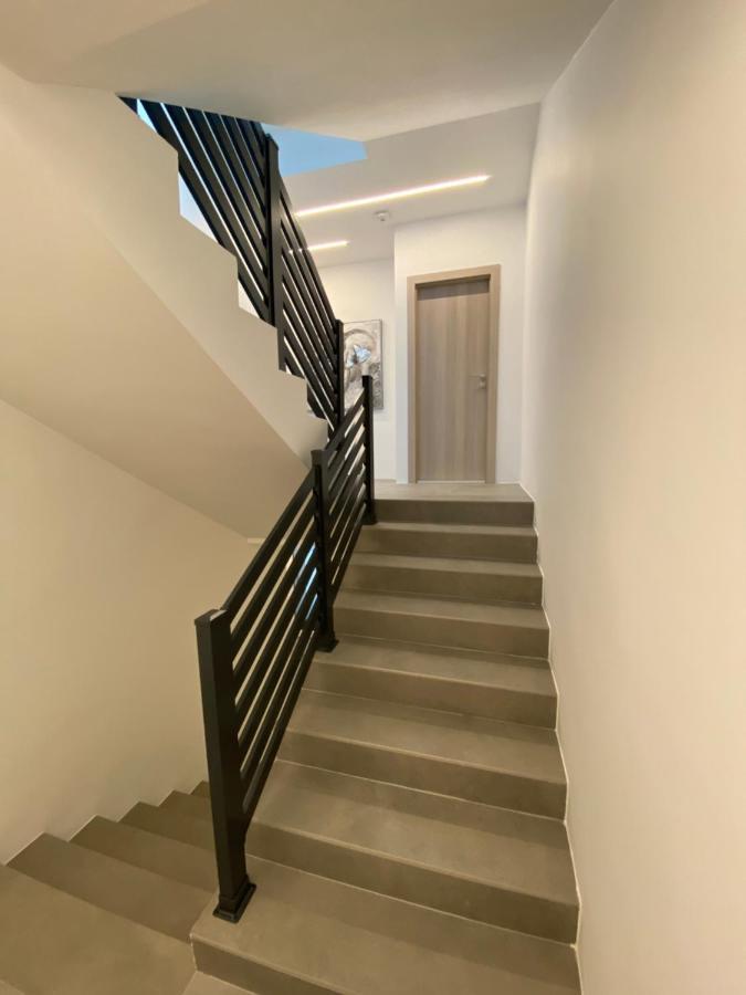 Apartmani Kumenat 比奥格勒·纳·莫鲁 外观 照片