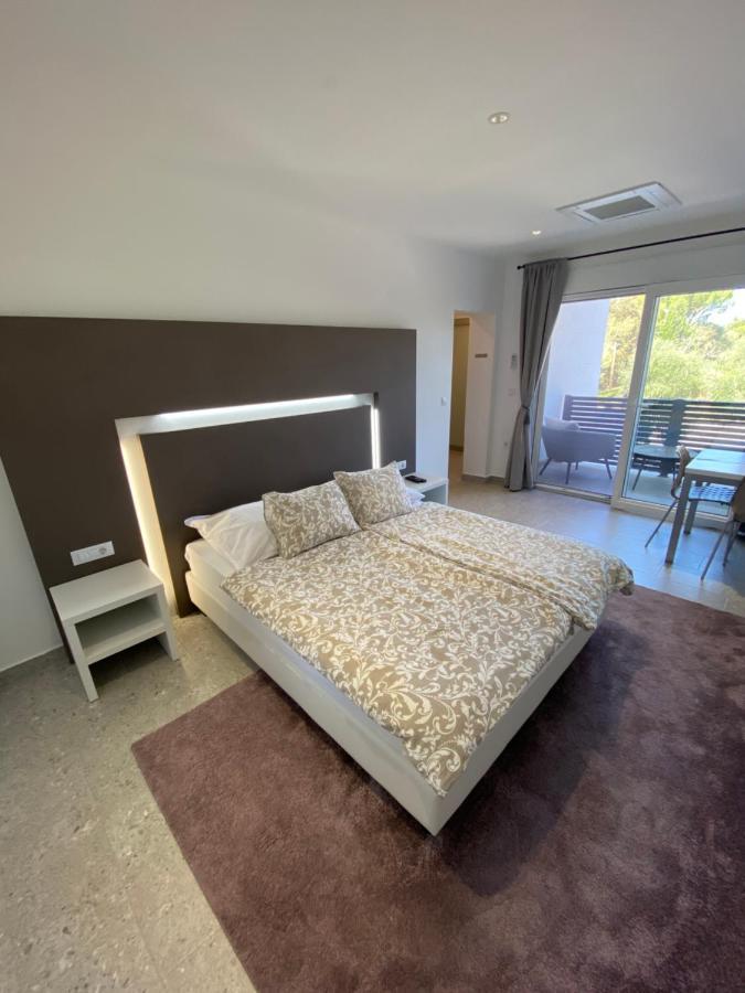 Apartmani Kumenat 比奥格勒·纳·莫鲁 外观 照片