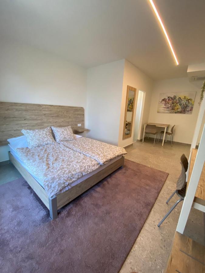 Apartmani Kumenat 比奥格勒·纳·莫鲁 外观 照片