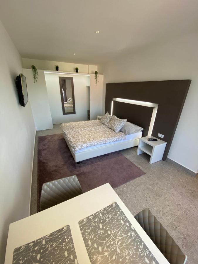 Apartmani Kumenat 比奥格勒·纳·莫鲁 外观 照片