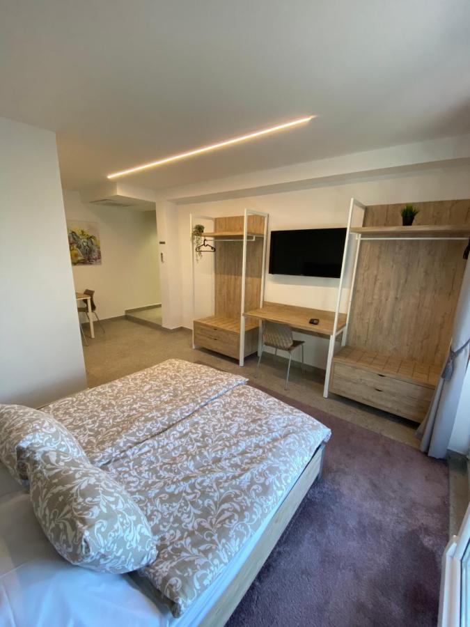 Apartmani Kumenat 比奥格勒·纳·莫鲁 外观 照片