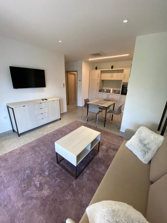 Apartmani Kumenat 比奥格勒·纳·莫鲁 外观 照片